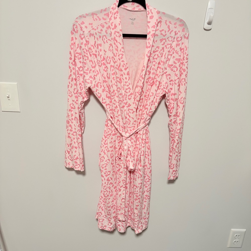 Kyte Baby Bamboo Leopard Print Robe Womens Pink size M/L Long Sleeve Loungewear
